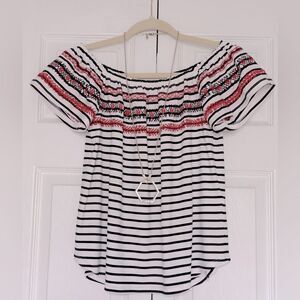 Fun & beautiful THML off the shoulder top!